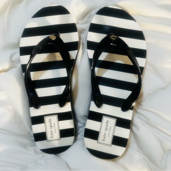 Kate Spade Black White Stripe Flip Flops Sandals 6M Beach Quiet Luxury Resort - Picture 1 of 4